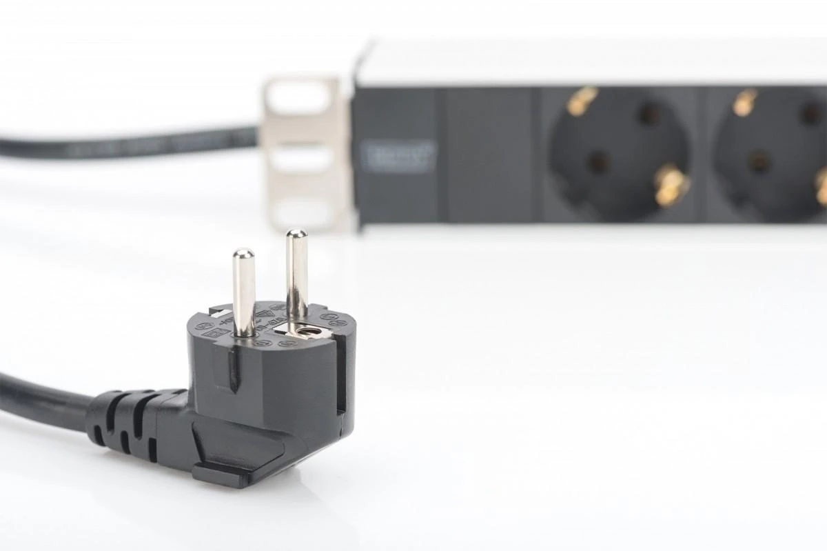 Assmann Electronic DIGITUS 19inch Outlet stripe aliuminio 8x Schuko juodas 16A 4000W In 1x Schuko incl.metal mount kit