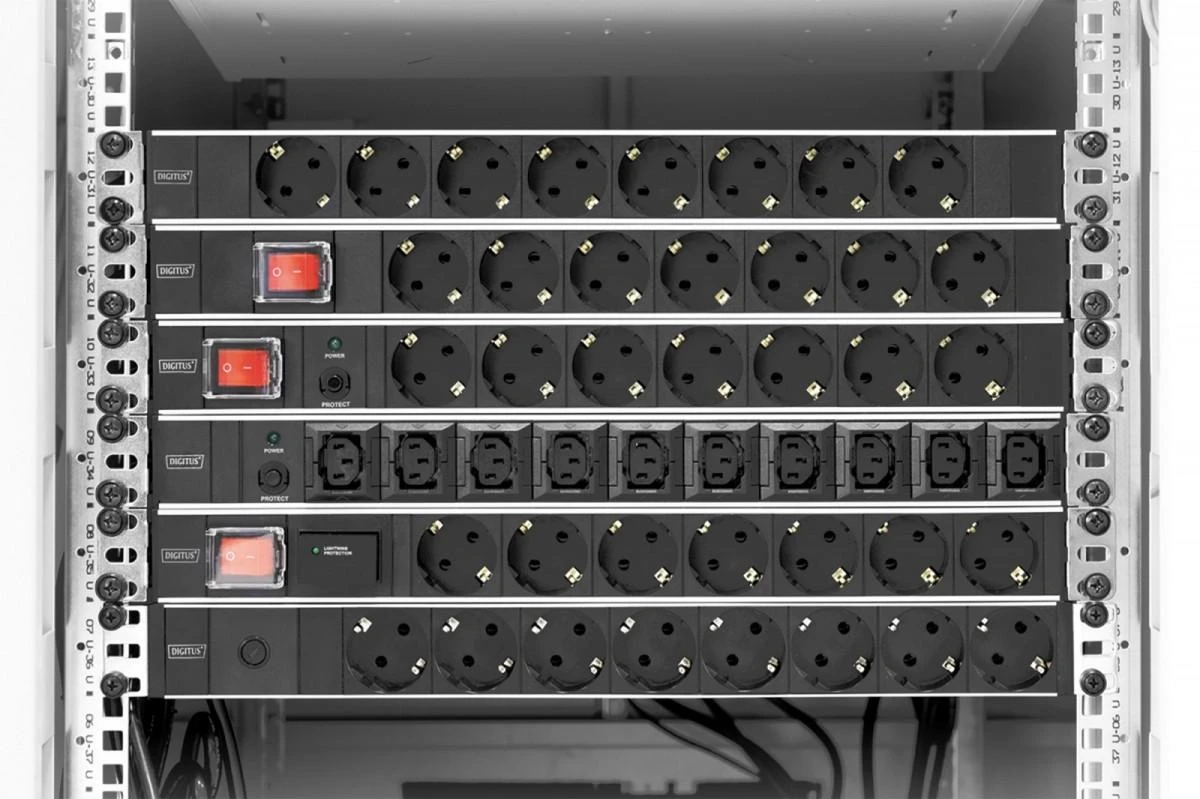 Assmann Electronic DIGITUS 19inch Outlet stripe 7x su ir apsauga nuo perkrovos juodas