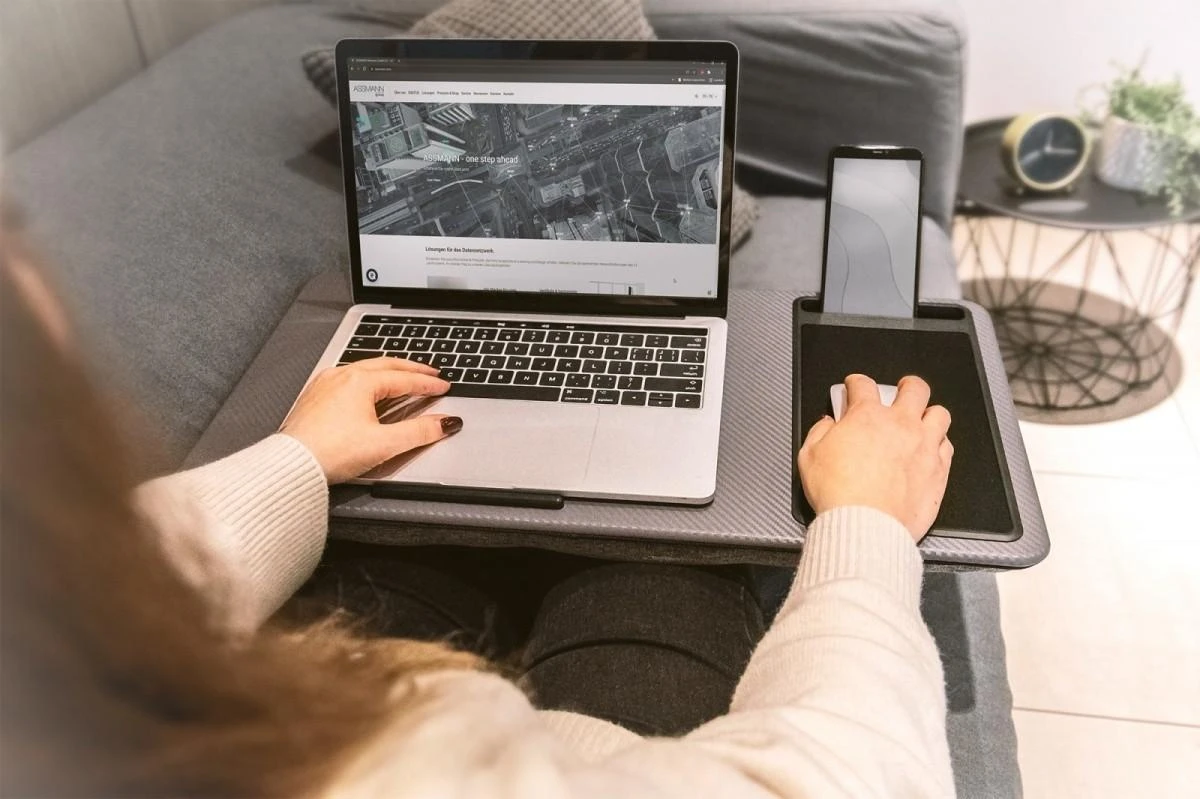 Assmann elektroninis DIGITUS nešiojamojo kompiuterio stalas iki 17 colių mobiliojo lizdo pelės kilimėlis