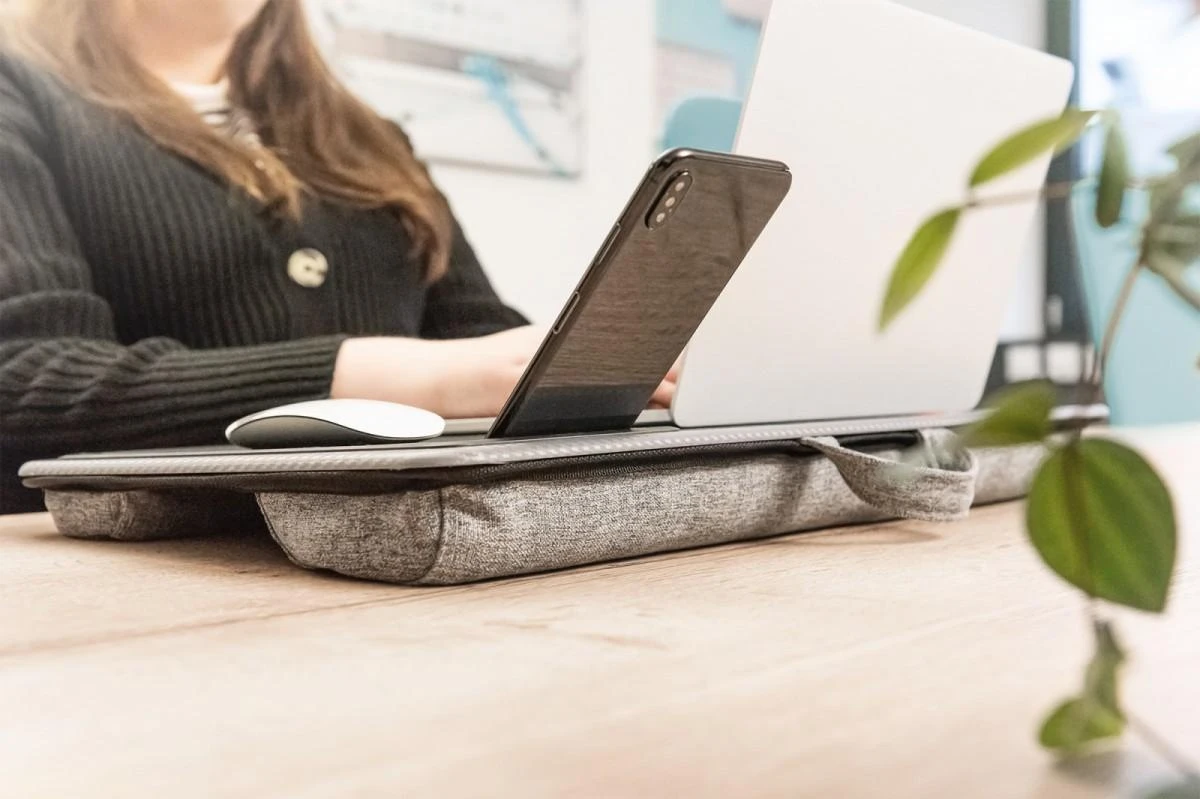 Assmann elektroninis DIGITUS nešiojamojo kompiuterio stalas iki 17 colių mobiliojo lizdo pelės kilimėlis