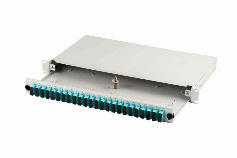 Šviesolaidinė komutacinė panelė su SC adapteriais