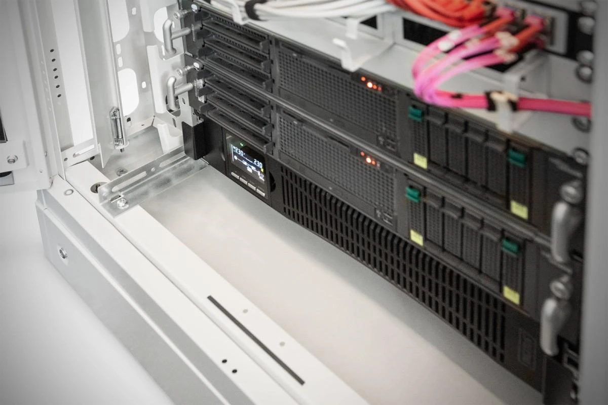 DIGITUS OnLine UPS, stelažas/bokštas, 3000VA, 3000W, LCD, 8 x C13, 1 x C19, RS-232, USB, SNMP kortelė (pasirinktinai), relės kortelė (pasirinktinai) | Skaitmenas | Internetinis UPS | DN-170096, 3000 VA / 3000 W | 3000 VA | 3000 W | C20