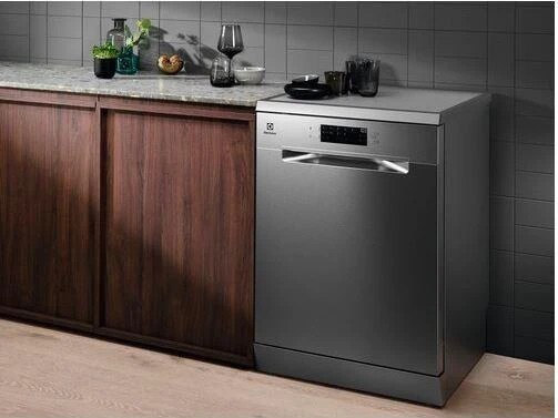 60 cm pločio ner. plieno spalvos laisvai pastatoma indaplovė Electrolux ESA47210SX