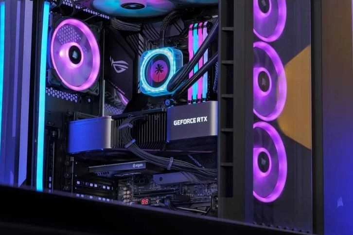 Elgato 4K Pro įdiegta kompiuterio korpuse