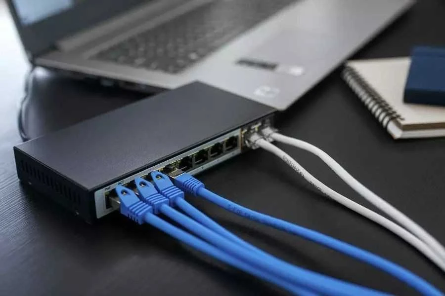 Šakotuvas EXTRALINK CERES 8 prievadų FastEthernet nevaldomas 96 W PoE jungiklis + 2x FE Up-Link