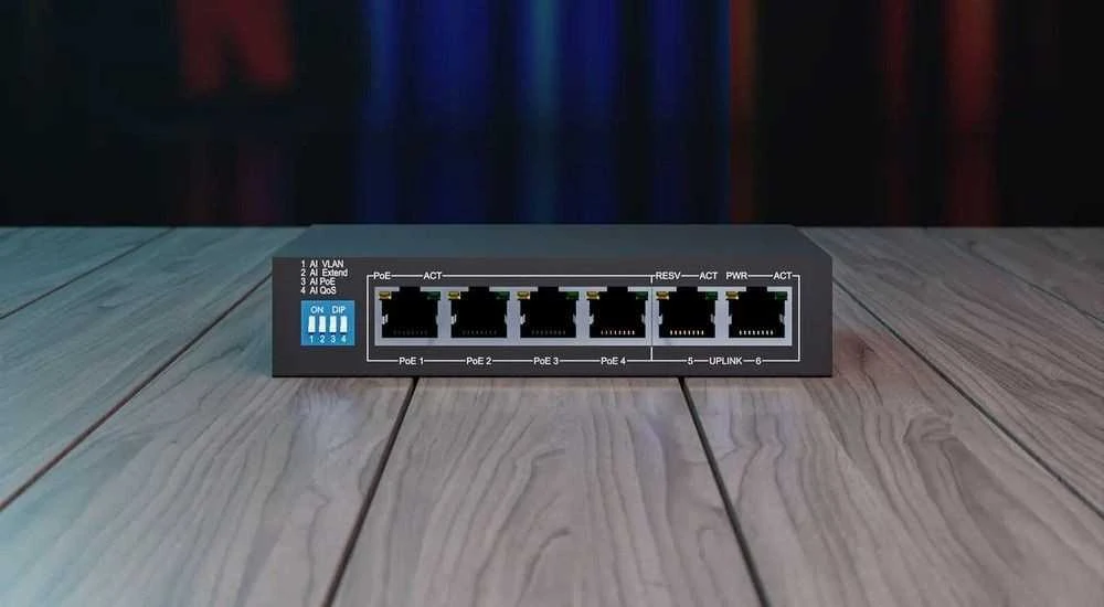 Šakotuvas EXTRALINK KRIOS 4 prievadų GbE Nevaldomas 802.3AF/AT 150 W PoE jungiklis + 1xRJ45 Up-Link