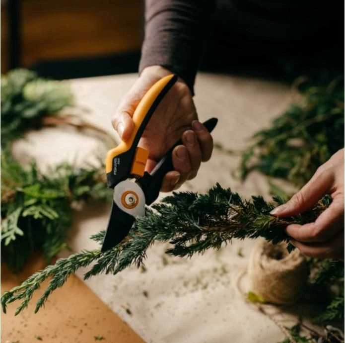 Fiskars Solid™ sekatorius prasilenkiančiais ašmenimis L (P341)