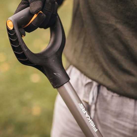 Fiskars Kastuvas 1320 mm rankena d ergo(1066712,1001579,fs132400,f1025376)