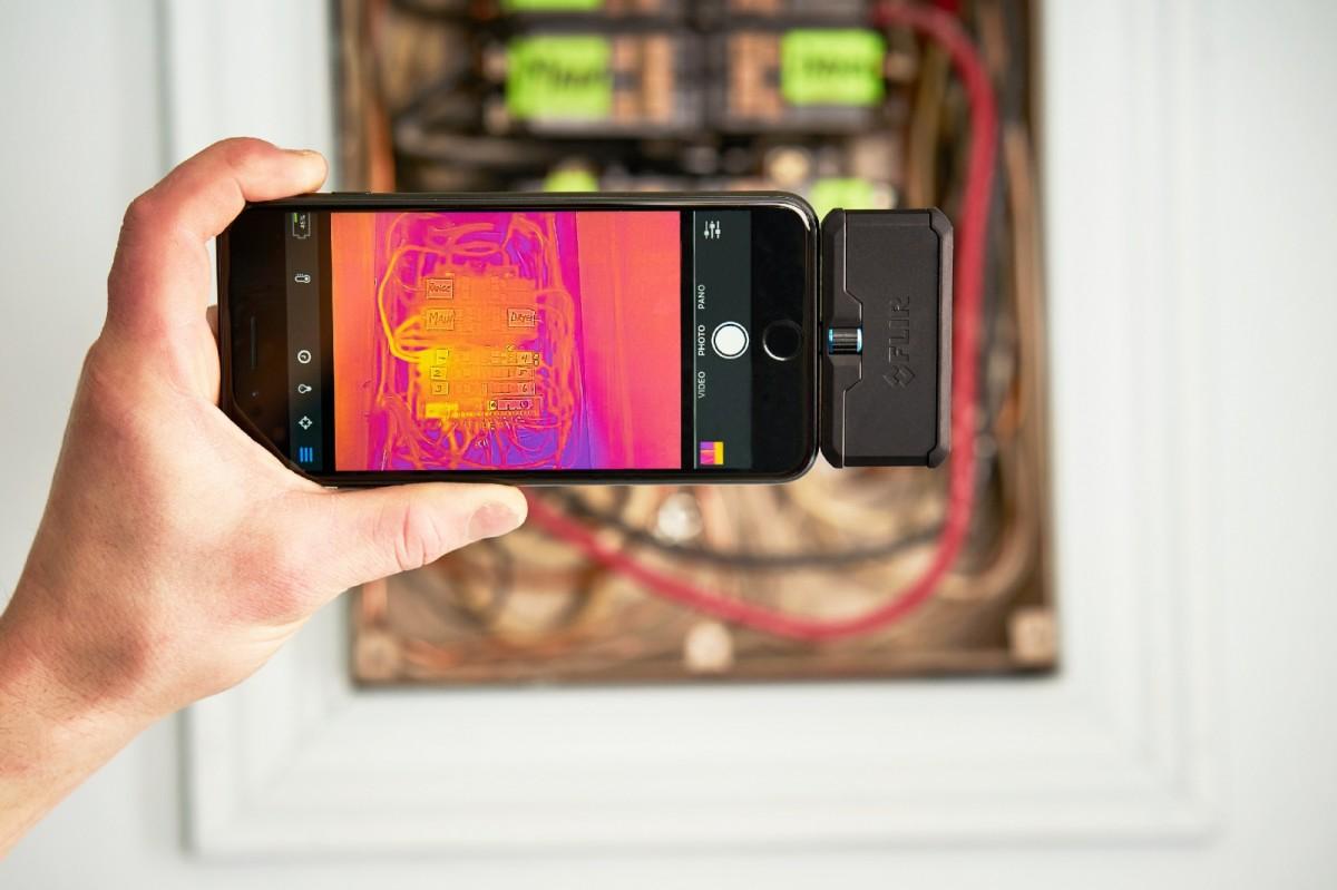 FLIR ONE PRO iOS - termo kamera iOS telefonams