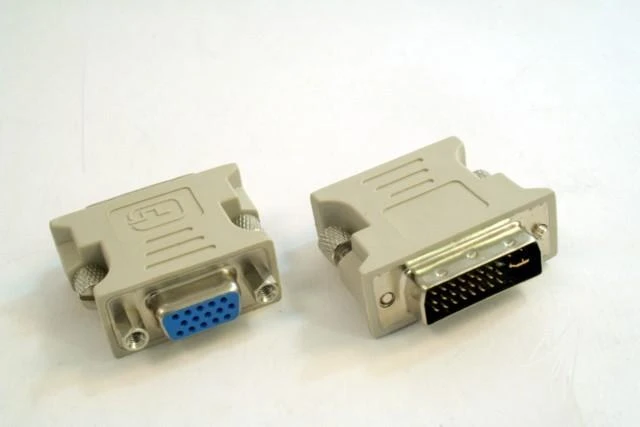 DVI-A į VGA adapterių pora