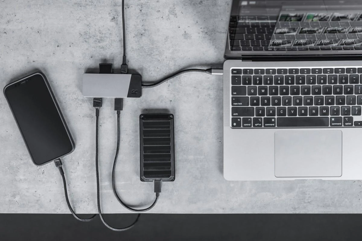 Green Cell Connect USB-C šakotuvas darbo procese