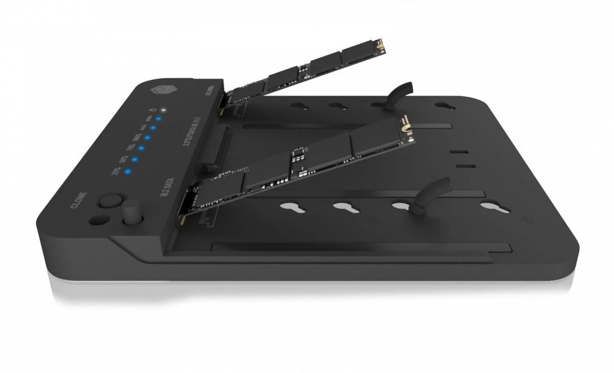 Icy Box CloneStation su dviem įdėtais M.2 SSD diskais