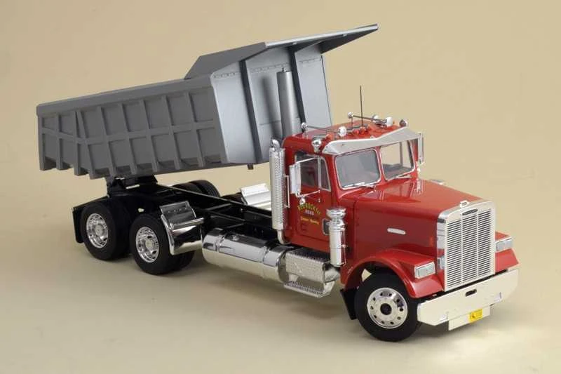 Italeri Freightliner savivartis sunkvežimis 1/24 plastikinis modelis 3783