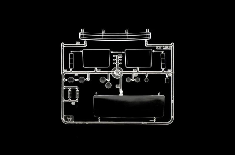 Italeri Volvo F12 Intercooler Low Roof 1/24 plastikinis sunkvežimis