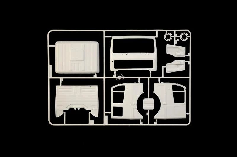 Italeri Mercedes-Benz SK 1844 LS V8 1/24 mastelis plastikinis vilkiko rinkinys