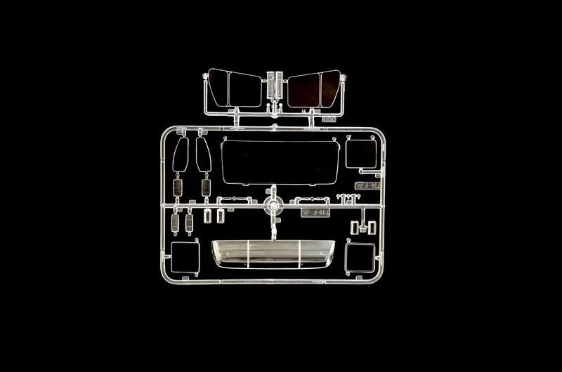 Italeri Mercedes-Benz SK 1844 LS V8 1/24 mastelis plastikinis vilkiko rinkinys