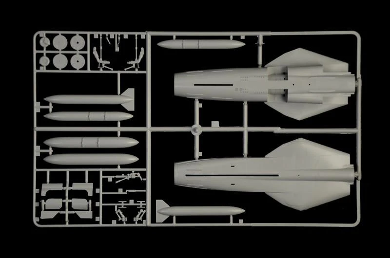 Italeri MiG-27 Flogger D 1/48 plastikinis lėktuvo modelis (2817)