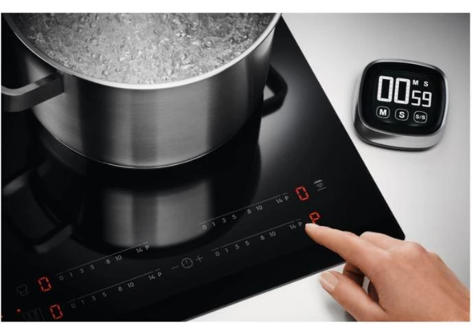 Induction cooktop Electrolux LIV6343 (3 fields, juodos spalvos)