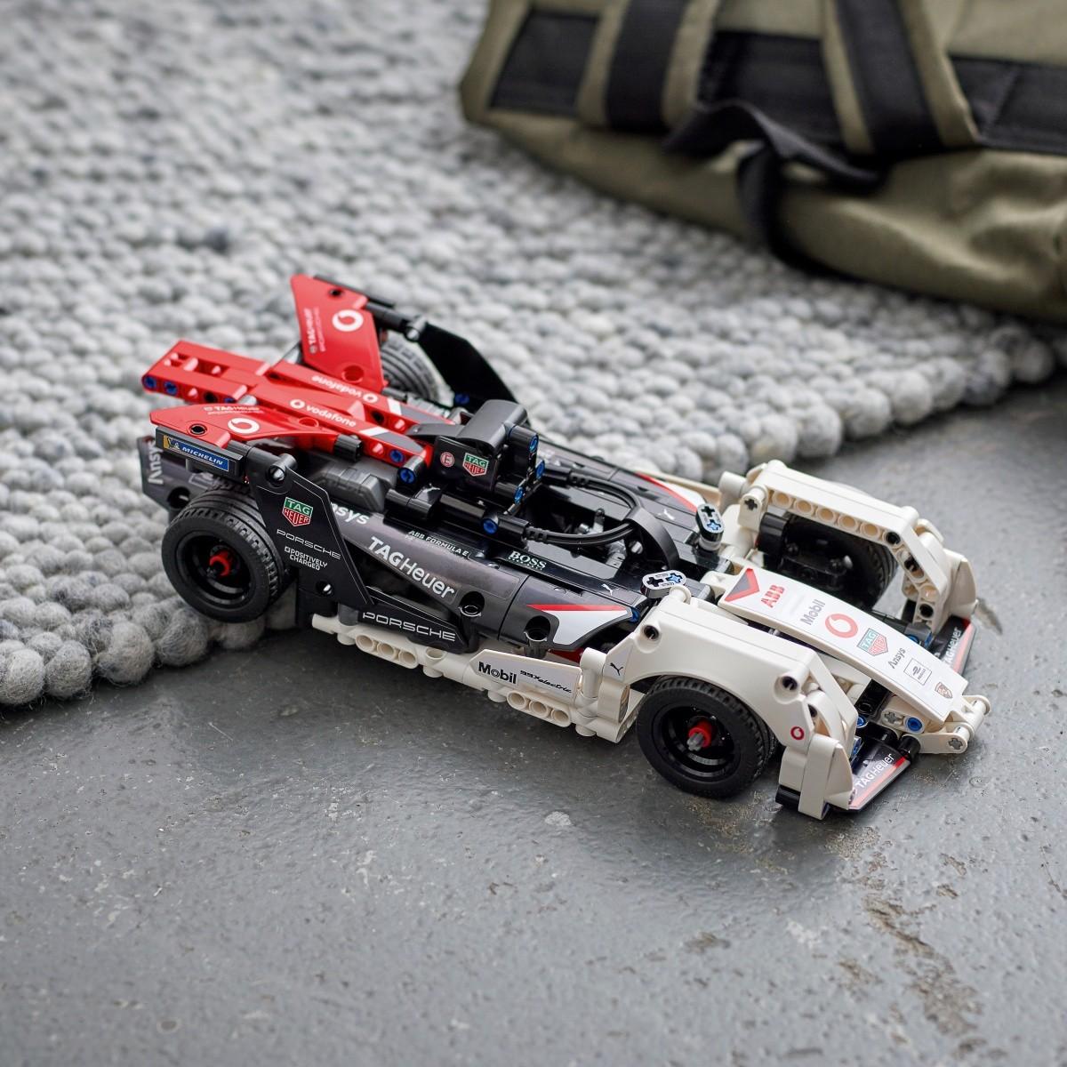 LEGO® Technic Formula E® Porsche 99X Electric (42137)