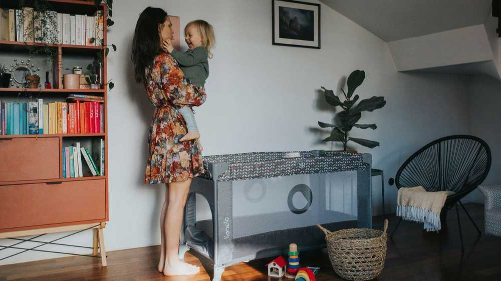 LIONELO Kelioninė lovelė Stefi Mėlyna Navy