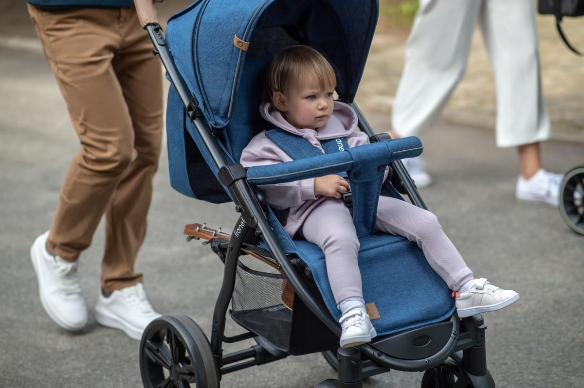 Vežimėlis Lionelo Annet Plus Juodas Carbon