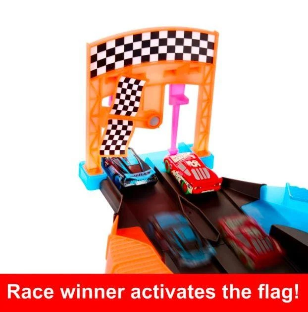 Mattel „Cars Night Race“ šviečianti trasa „HPD80“