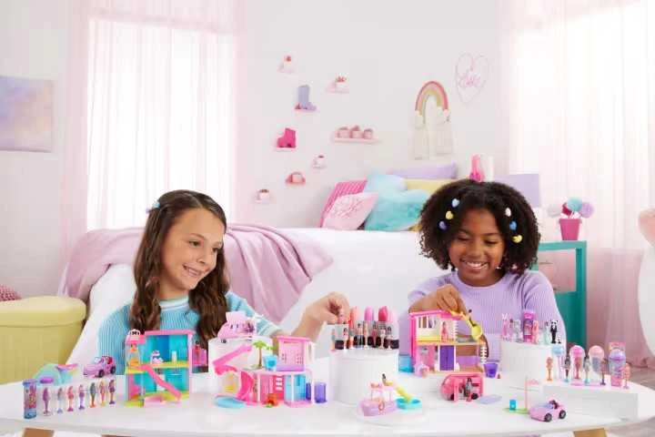 Mattel Barbie Mini BarbieLand lėlė su transporto priemone HYF43