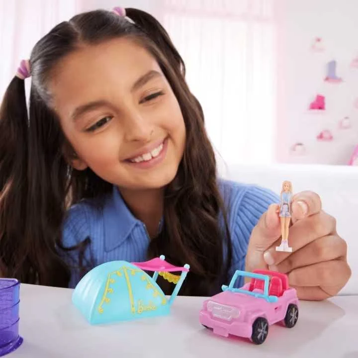Mattel Barbie Mini BarbieLand lėlė su transporto priemone HYF43