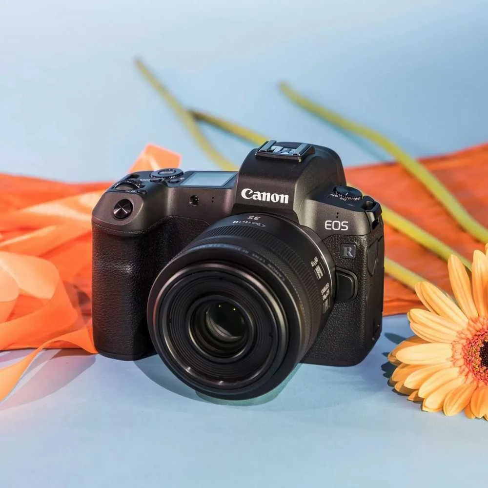 „Canon RF 35mm F1.8 IS STM Macro“ objektyvas.
