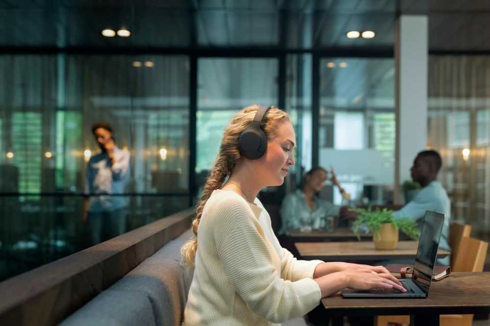 Belaidės ausinės Philips TAH8506BK/00, Juodos