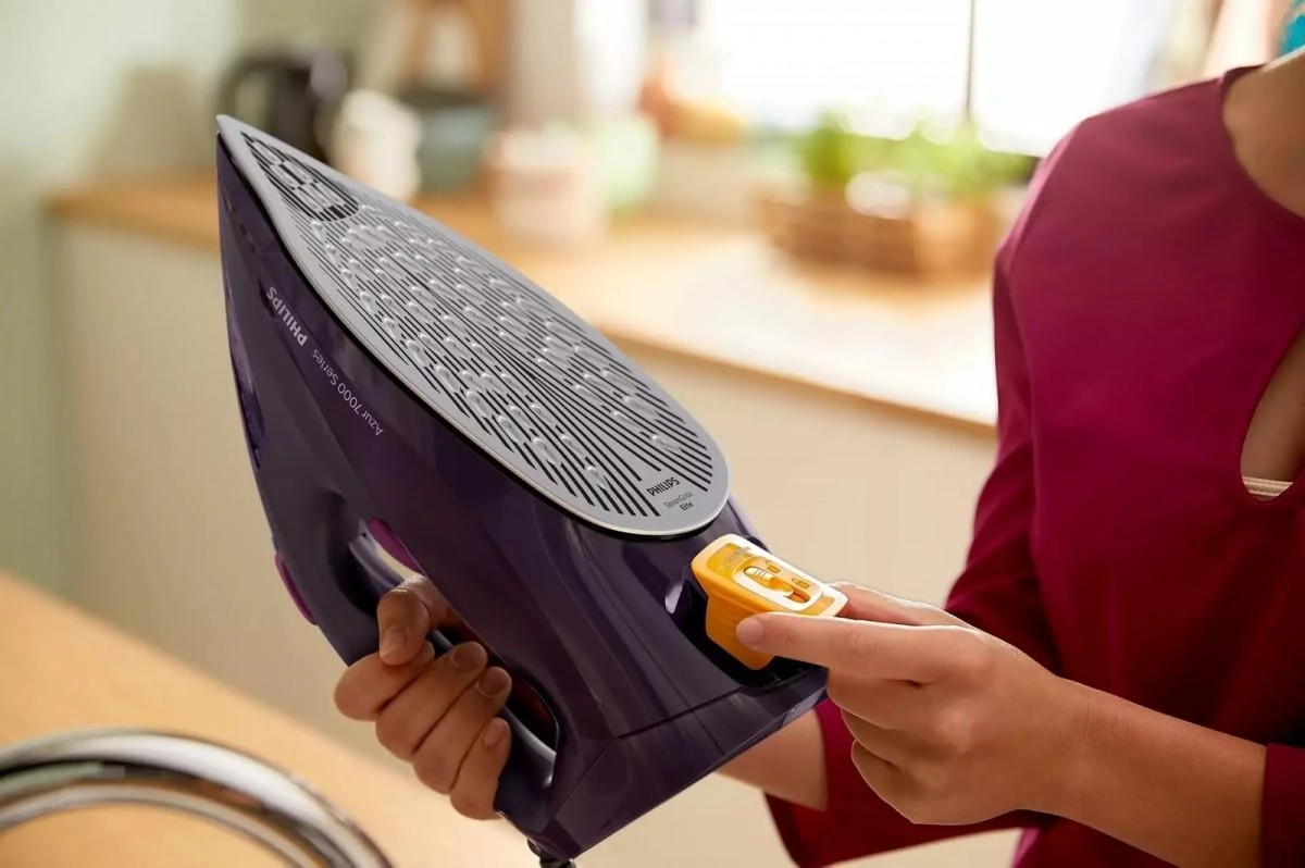 Garų lygintuvas Philips 7000 Serija HV, DST7061/30, tamsios spindinčios violetinės spalvos