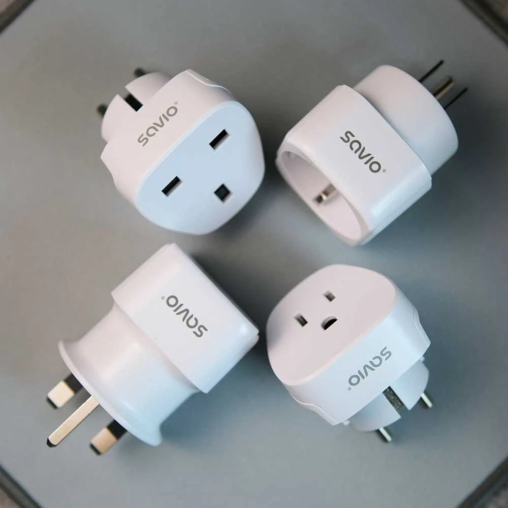 Universalus kelioninis adapteris, UK lizdas į EU kištuką, SAVIO AP-02, baltas, įžemintas, 3250W, kompaktiškas dydis