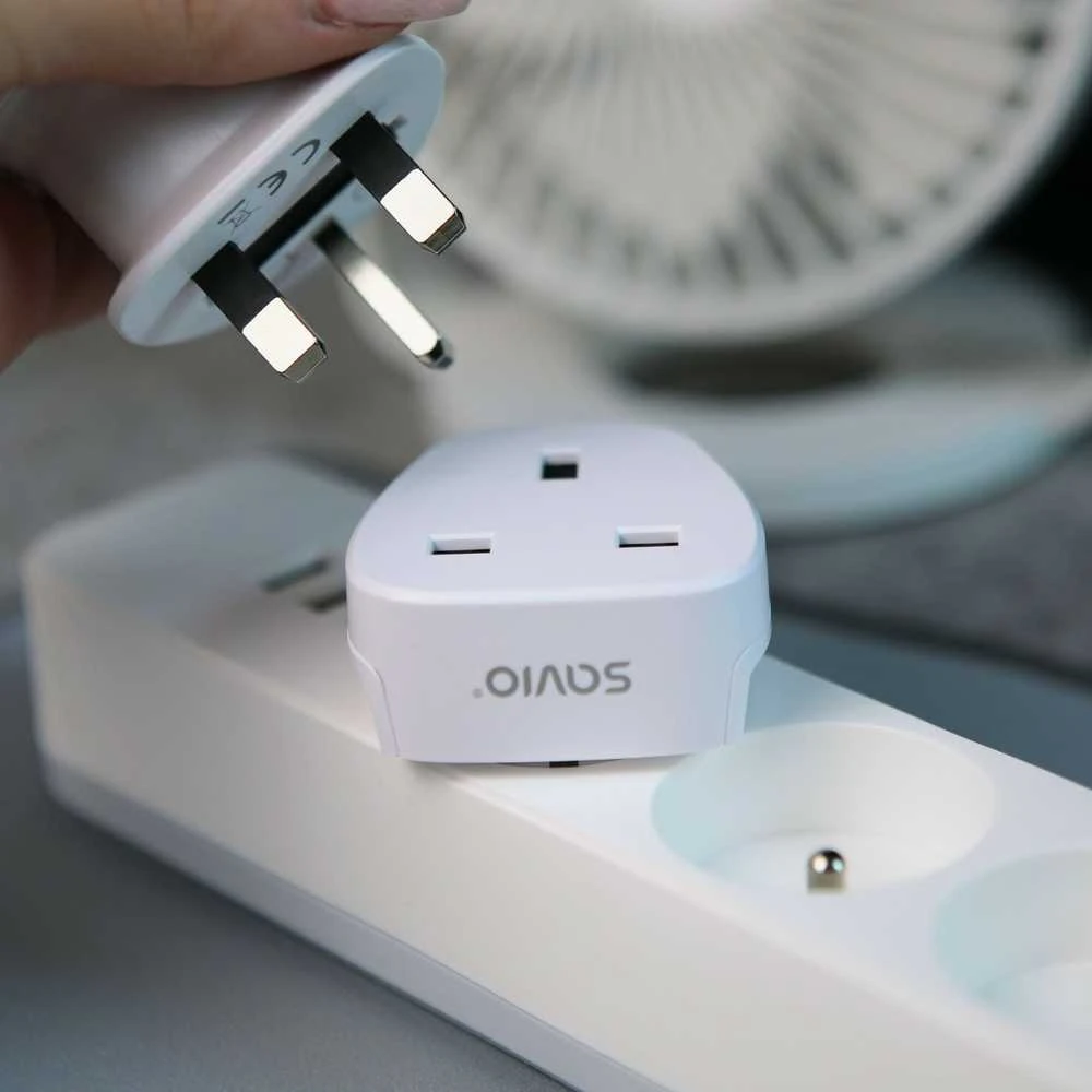 Universalus kelioninis adapteris, UK lizdas į EU kištuką, SAVIO AP-02, baltas, įžemintas, 3250W, kompaktiškas dydis