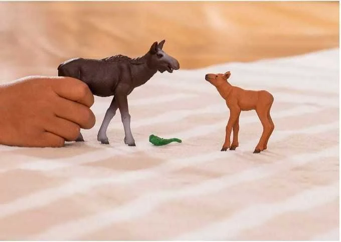 SCHLEICH „Wild Life“ Rinkinys - Briedžio patelė su briedžiuku