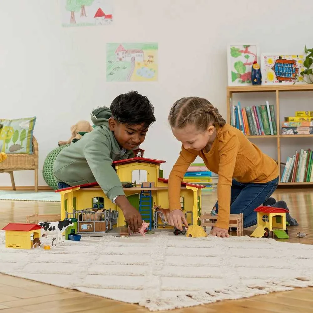 SCHLEICH FARM WORLD Didelis tvartas su gyvūnais ir priedais
