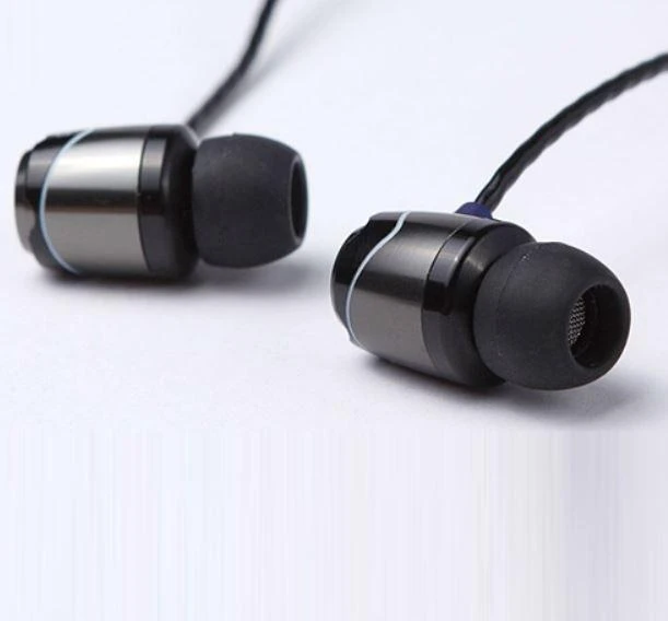 SoundMagic E10C ausinės: metalinis korpusas ir silikoniniai antgaliai