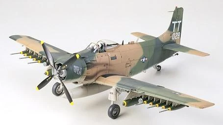 Tamiya Douglas A-1J Skyraider USAF 1/48 surenkamas plastikinis modelis