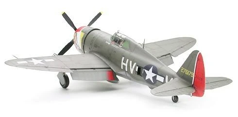 Tamiya P-47D Thunderbolt Razorback 1/48 plastikinis lėktuvo modelis