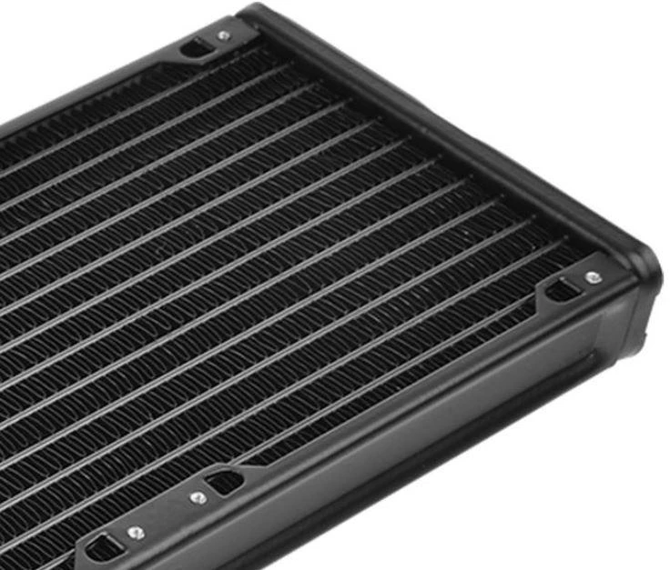 Thermaltake Pacific R240 radiatoriaus briaunota konstrukcija