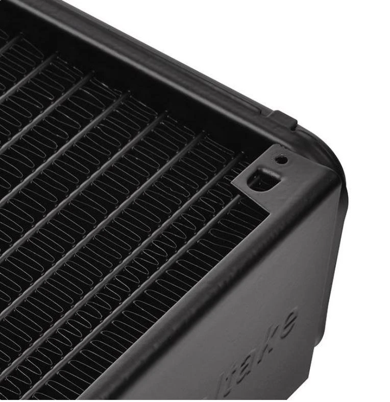 Thermaltake RL480 radiatorius iš arti