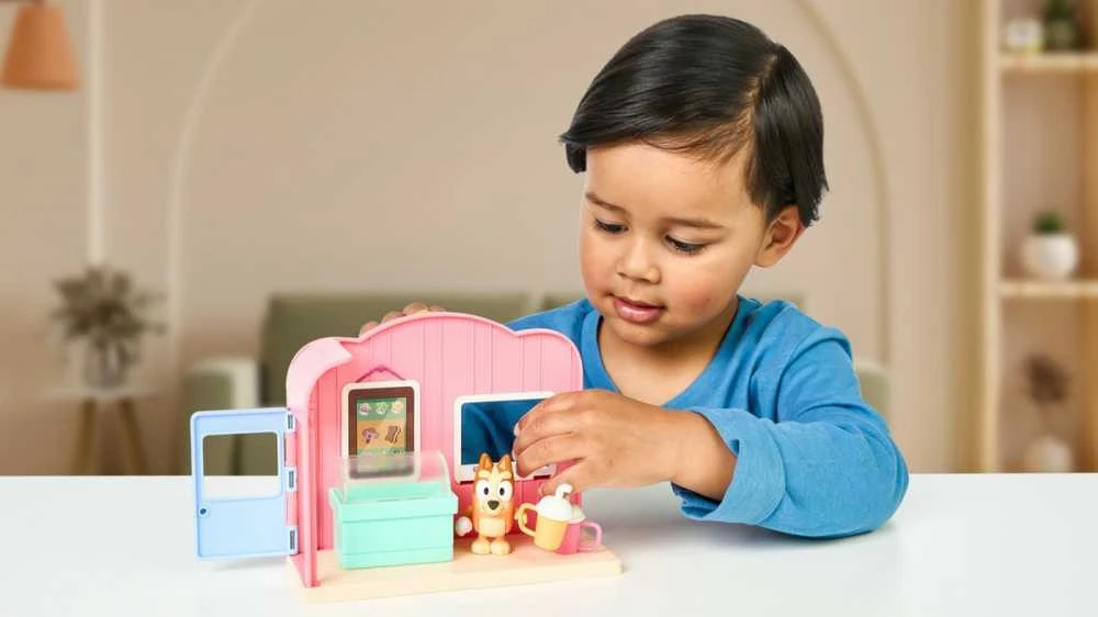 „Bluey“ – mini žaidimų rinkinys su ledų parduotuve (90243)