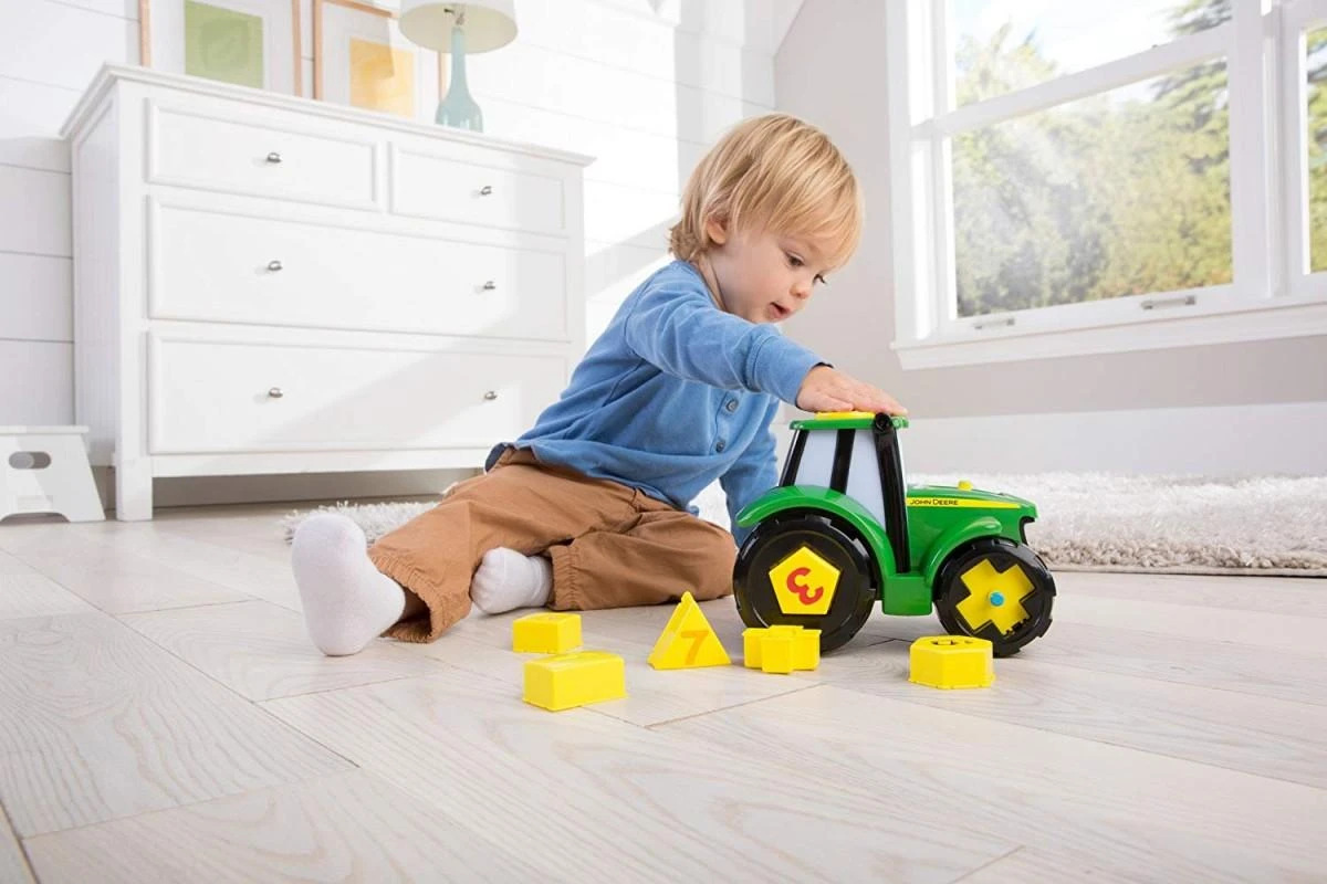 Tomy JOHN DEERE traktorius su kaladėlėmis Johnny, 46654