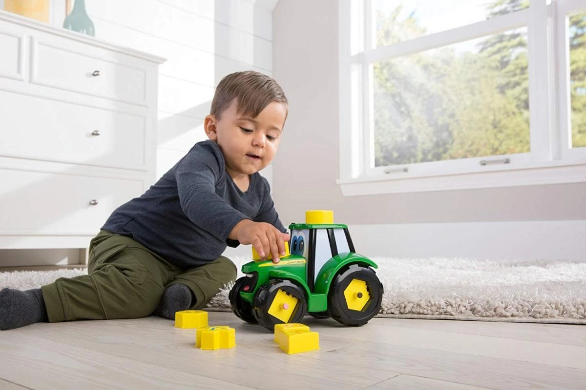 Tomy JOHN DEERE traktorius su kaladėlėmis Johnny, 46654