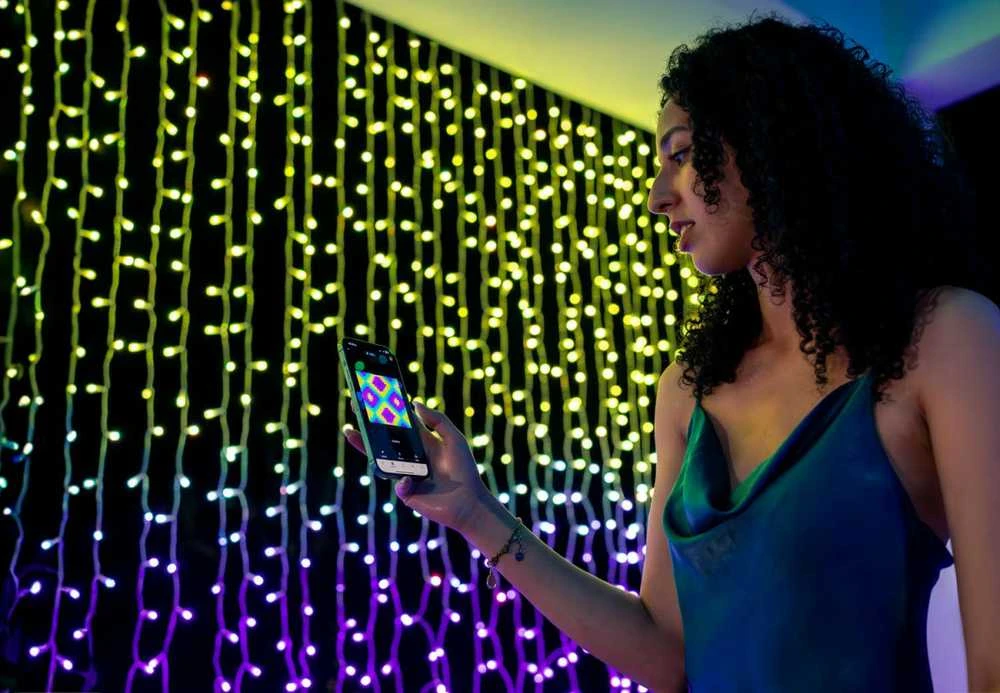 Kalėdinė išmanioji lempučių girlianda Twinkly Curtain 210L 5mm RGBW, užuolaidos, daugiaspalvės