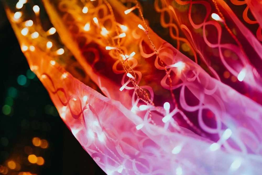 Kalėdinė išmanioji lempučių girlianda Twinkly Curtain 210L 5mm RGBW, užuolaidos, daugiaspalvės