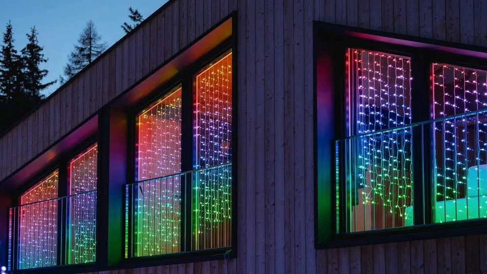 Kalėdinė išmanioji lempučių girlianda Twinkly Curtain 210L 5mm RGBW, užuolaidos, daugiaspalvės