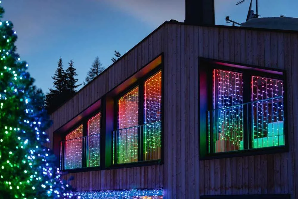 Kalėdinė išmanioji lempučių girlianda Twinkly Curtain 210L 5mm RGBW, užuolaidos, daugiaspalvės