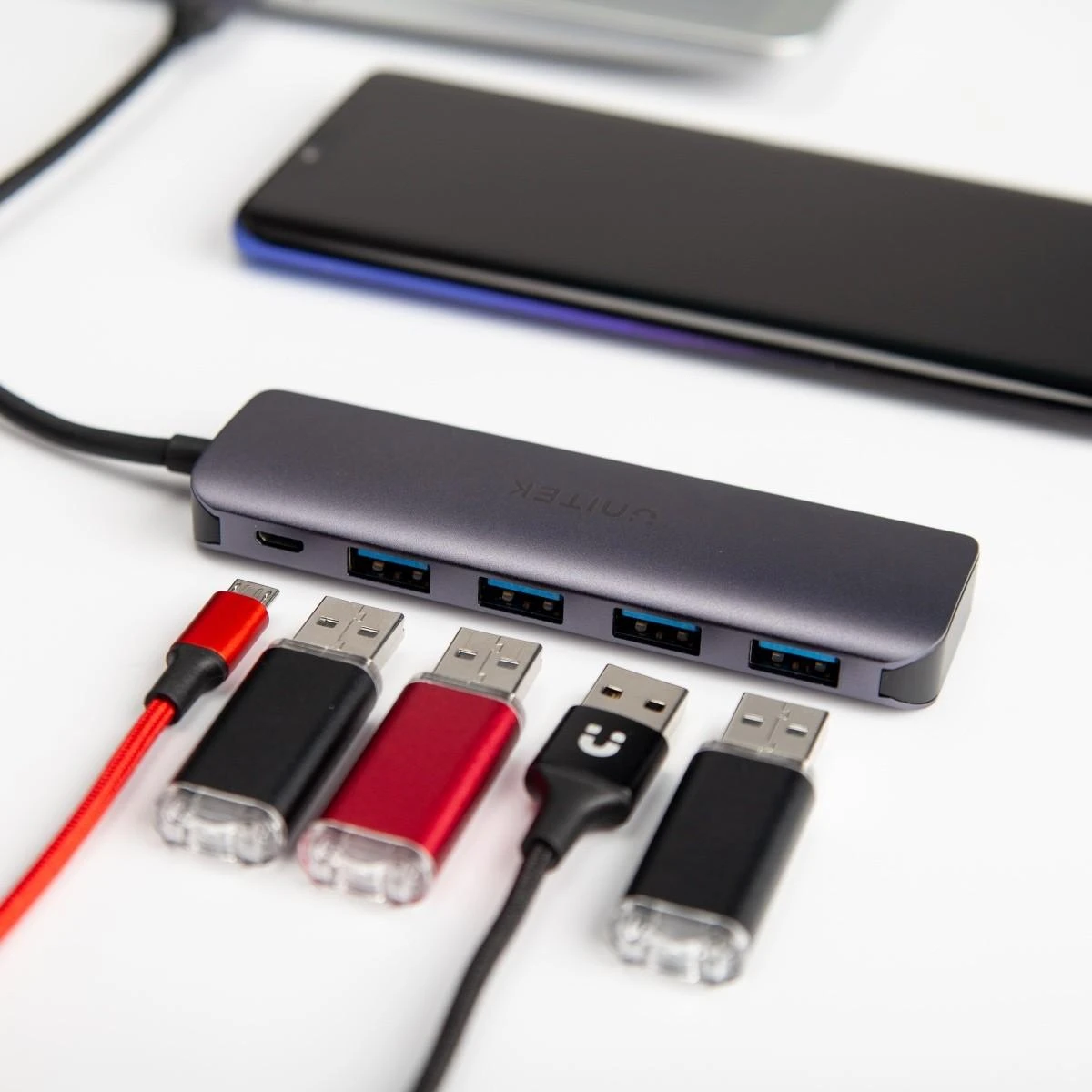 UNITEK Hub Active USB-C 4X USB 3.1 Gen1 microUSB H1107A