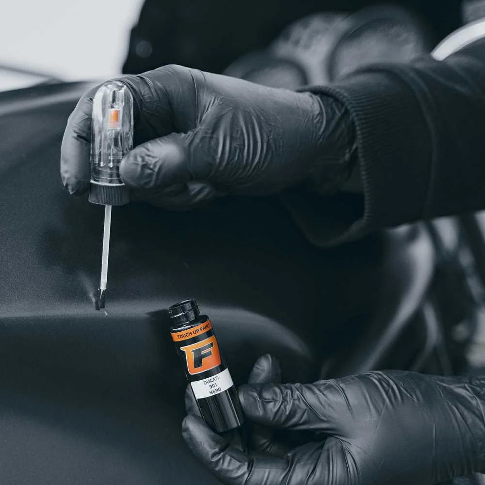 Firanto FORD EUROPE 6DYEWWA - SEA Pilkas Dažų korektorius įbrėžimų taisymui + Lakas 15 ml 2010)