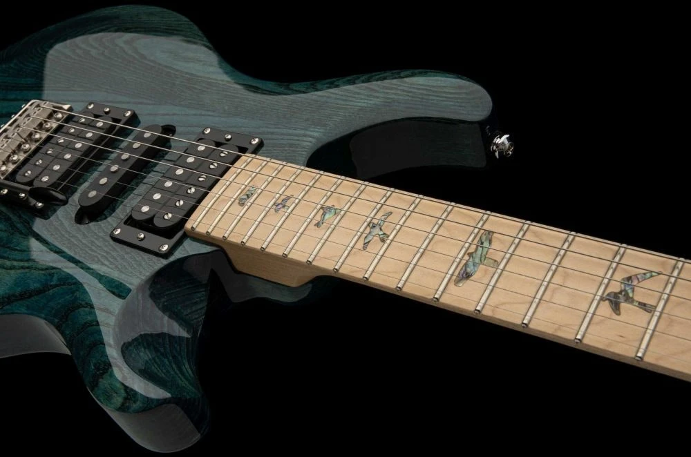 Elektrinė gitara PRS SE Swamp Ash vaivorykštinė mėlyna